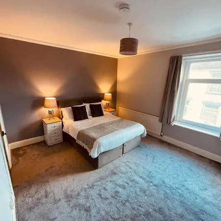 Delightful 3 Bedroom In *