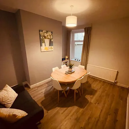 Delightful 3 Bedroom In *