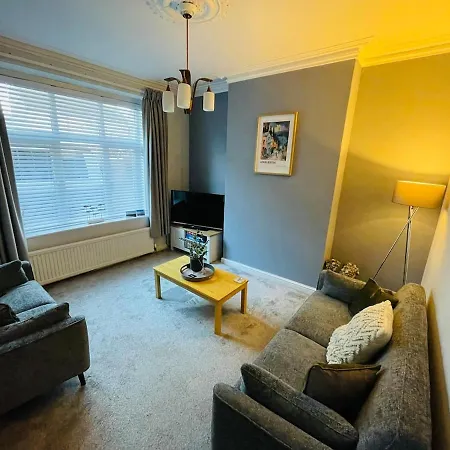 Delightful 3 Bedroom In Feriehus